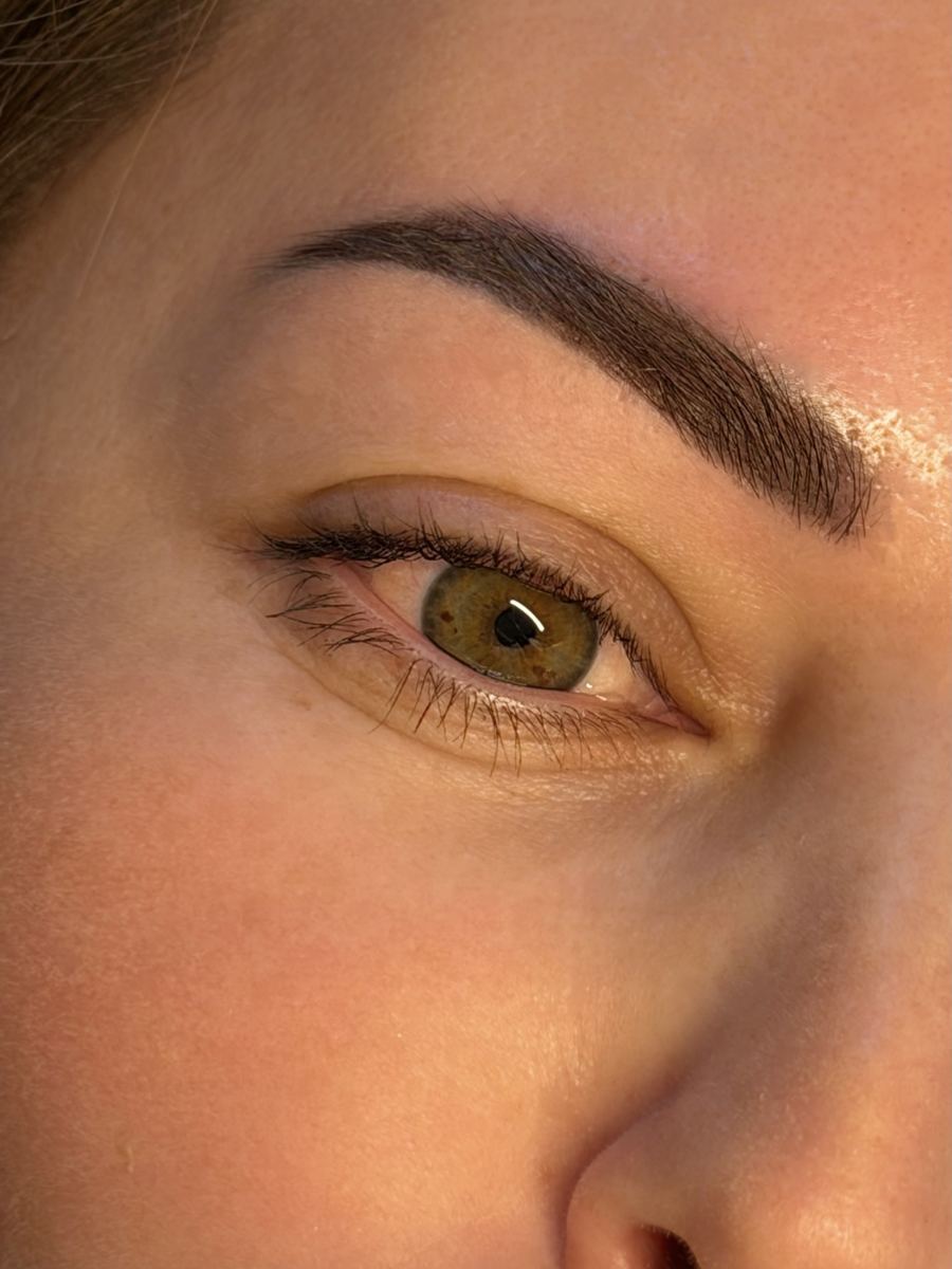 Close-up of Ombré/Powder Brows