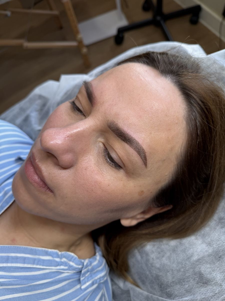 Client with Powder Brows right after the procedure